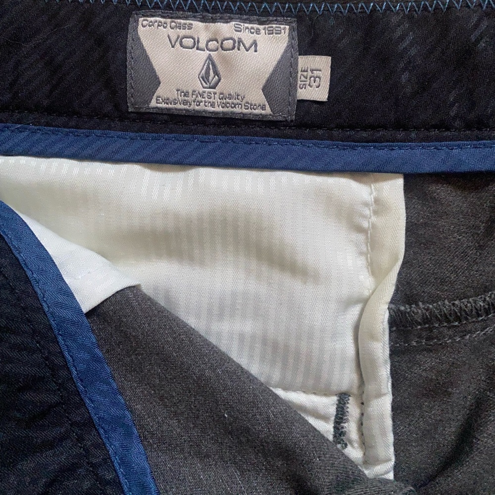 Volcom shorts - Picture 3 of 3